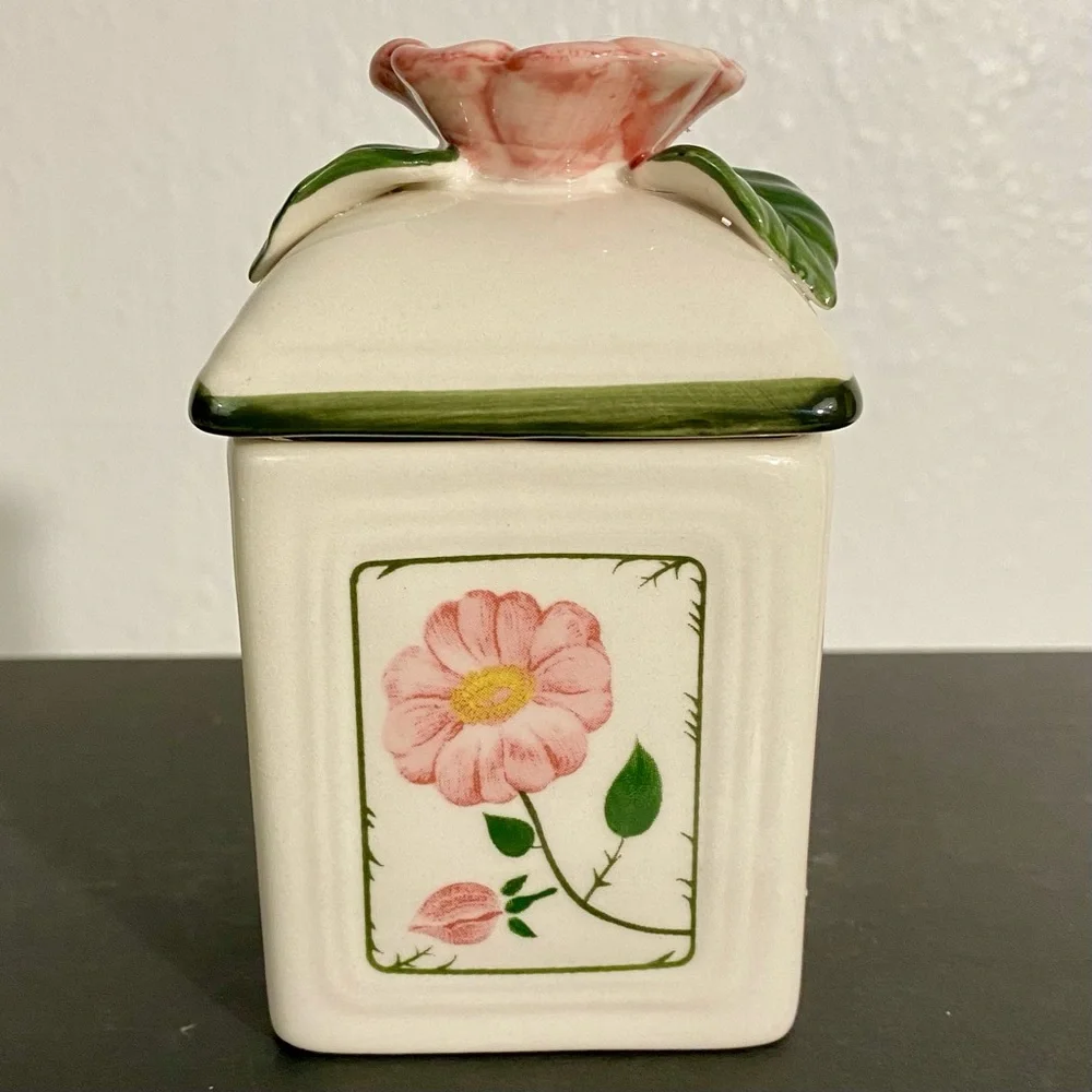 Villeroy & Boch Wildrose Charm Jam Jar Cannister 4.25” Tall White Pink Green